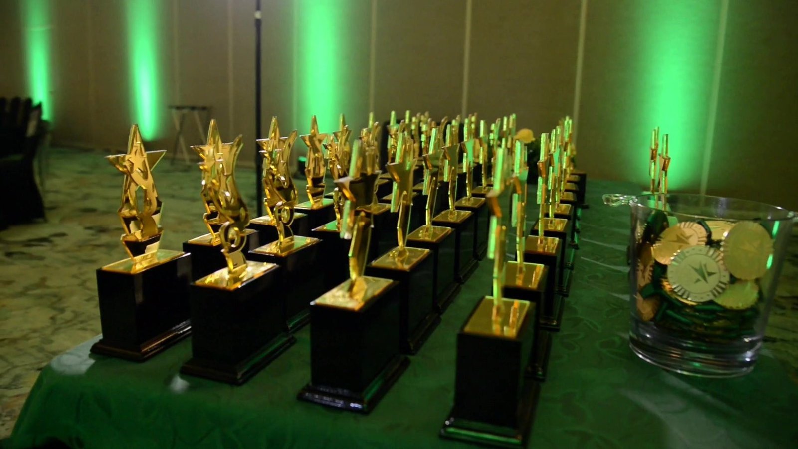 Trofeos y medallas preparados para la ceremonia